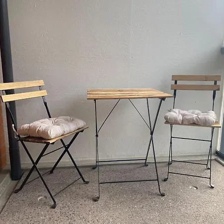 Parvekkeellinen Moderni Asunto Huoneisto